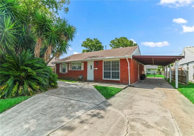 Photo 2 of Single family home for sale at 105 Carmen Dr, Avondale, LA 70094 | MLS# 2570714 | Listing updated on 2026-09-21