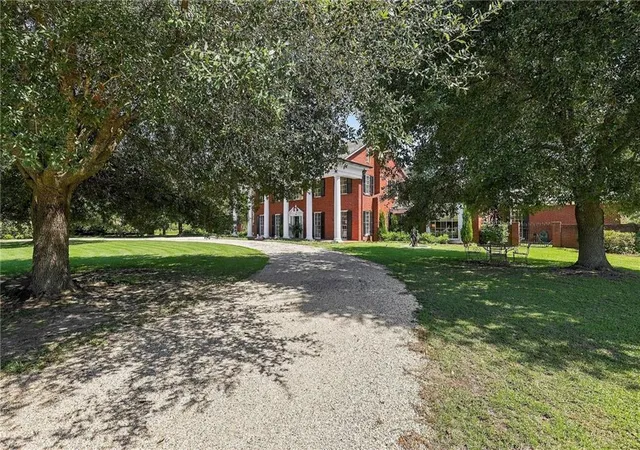 Photo 2 of Single family home for sale at 122 College Dr, Hammond, LA 70401 | MLS# 2576706 | Listing updated on 2026-09-22