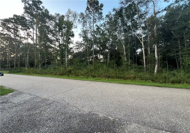 Photo 3 of Land for sale at 16 Heltemes Ln, Lacombe, LA 70445 | MLS# 2577658 | Listing updated on 2026-09-21