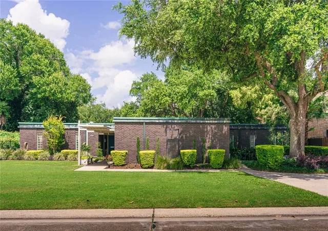 Single family home for sale at 753 Fairfield Ave, Gretna, LA 70056 | MLS# 2577813