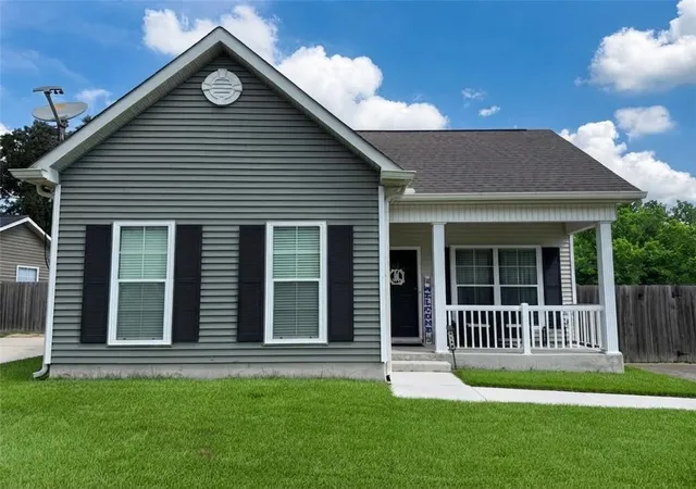 Photo 2 of Single family home for sale at 2740 Village Ct, Marrero, LA 70072 | MLS# 2578270 | Listing updated on 2026-09-25