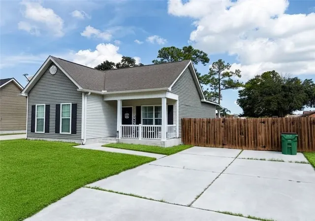 Photo 3 of Single family home for sale at 2740 Village Ct, Marrero, LA 70072 | MLS# 2578270 | Listing updated on 2026-09-25