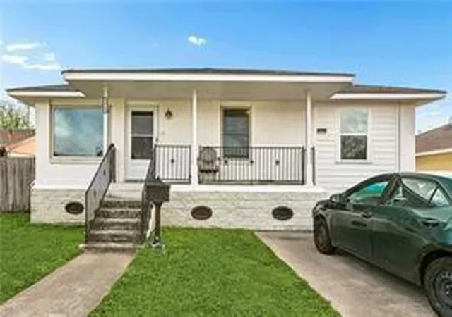 Single family home for sale at 3824 W Louisiana State Dr, Kenner, LA 70065 | MLS# 2578271