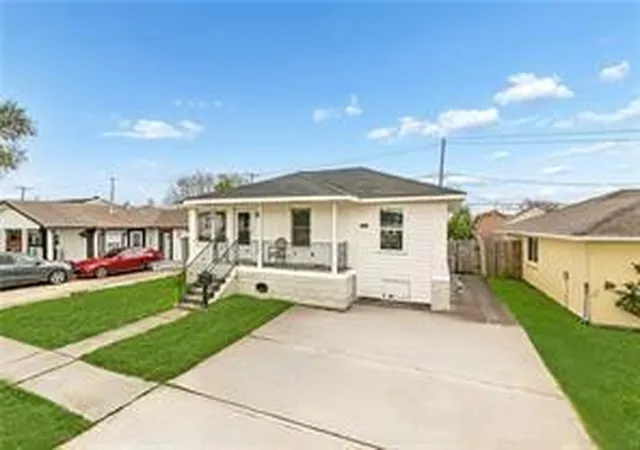 Photo 2 of Single family home for sale at 3824 W Louisiana State Dr, Kenner, LA 70065 | MLS# 2578271 | Listing updated on 2026-09-22