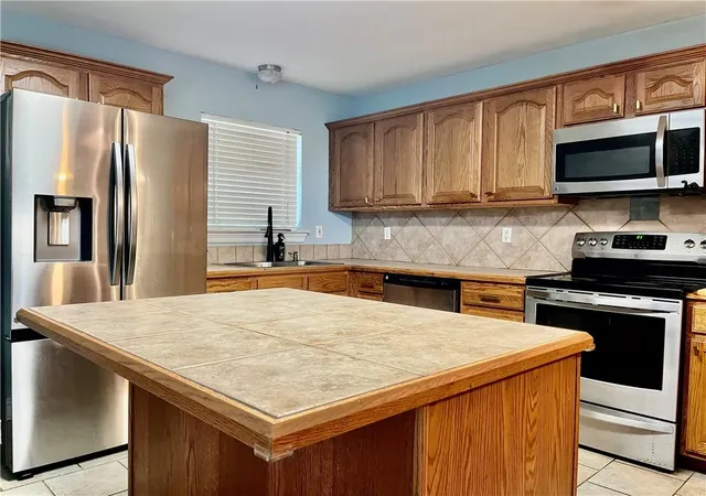 Photo 2 of Single family home for sale at 1625 Marseille Dr, La Place, LA 70068 | MLS# 2577966 | Listing updated on 2026-09-22