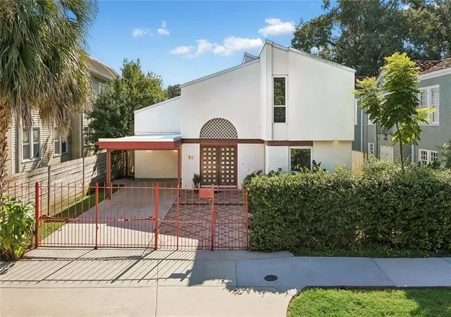 Photo 1 of Single family home for sale at 34 Fontainebleau Dr, New Orleans, LA 70125 | MLS# 2575409 | Listing updated on 2026-09-26