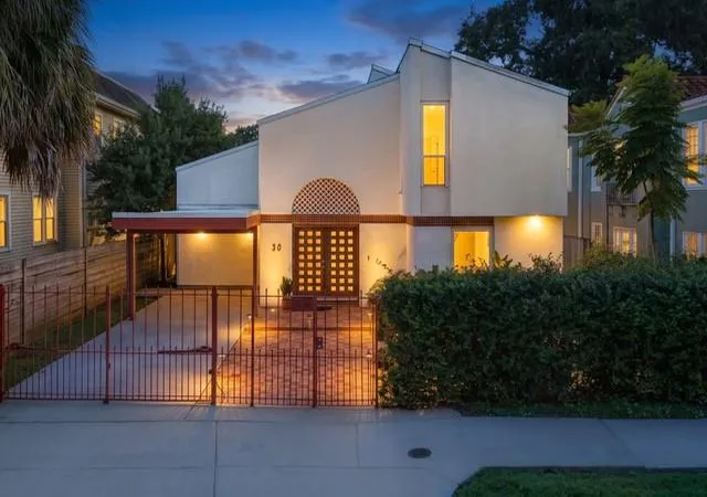 Photo 2 of Single family home for sale at 34 Fontainebleau Dr, New Orleans, LA 70125 | MLS# 2575409 | Listing updated on 2026-09-26