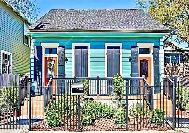 Single family home for sale at 2125 Laurel St Sq, New Orleans, LA 70130 | MLS# 2577975