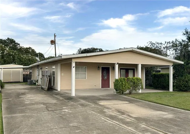 Photo 2 of Single family home for sale at 421 Cranberry Dr, Terrytown, LA 70056 | MLS# 2578260 | Listing updated on 2026-09-22