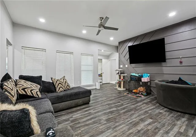 Photo 1 of Single family home for sale at 336 Jeffer Dr, Waggaman, LA 70094 | MLS# 2577583 | Listing updated on 2026-09-22