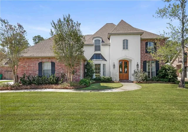 Photo 1 of Single family home for sale at 1070 Whitetail Dr, Mandeville, LA 70448 | MLS# 2575259 | Listing updated on 2026-10-04