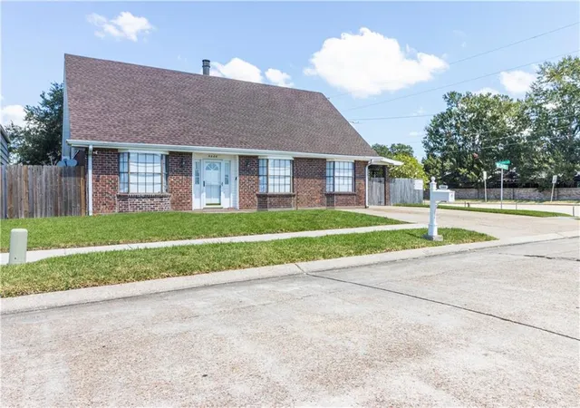 Photo 2 of Single family home for sale at 5000 Willowtree Rd, Marrero, LA 70072 | MLS# 2577692 | Listing updated on 2026-10-07