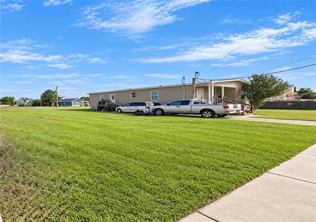 Photo 2 of Sale Pending at 1925 Benjamin St, Arabi, LA 70032 | MLS# 2578389 | Listing updated on 2026-09-23
