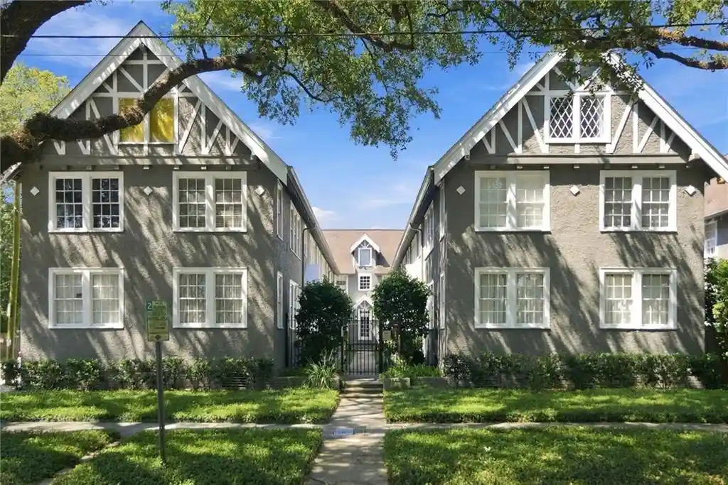 Listing Photo 1 - Condo for sale in 910 S Carrolton Ave located at 910 S Carrolton Ave, New Orleans, LA 70118 - Unit 910 S Carrolton Ave