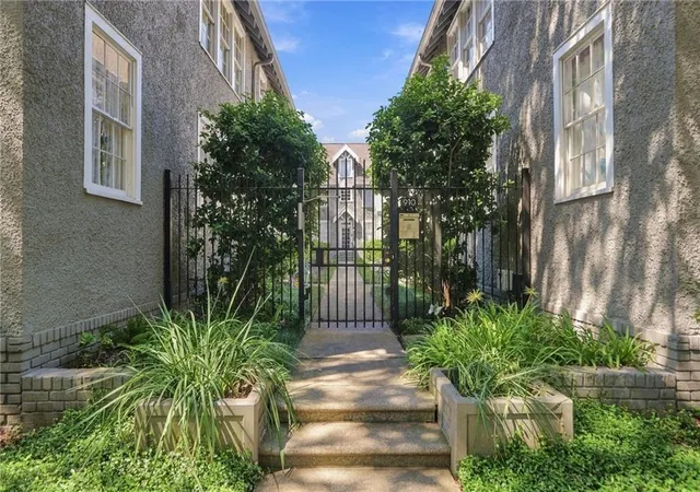 Listing Photo 2 - Condo for sale in building located at 910 S Carrolton Ave, New Orleans, LA 70118 - Unit #L