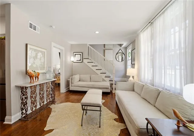 Listing Photo 5 - Condo for sale in building located at 910 S Carrolton Ave, New Orleans, LA 70118 - Unit #L