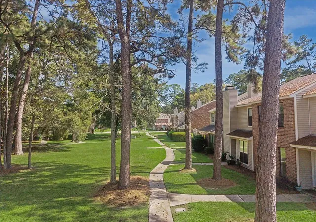 Listing Photo 2 - Condo for sale in building located at 120 Pineridge St W St, Mandeville, LA 70448 - Unit #120
