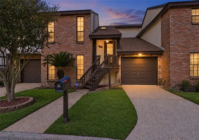 Listing Photo 1 - Condo for sale in building located at 1016 Saint Julien Dr, Kenner, LA 70065 - Unit #304