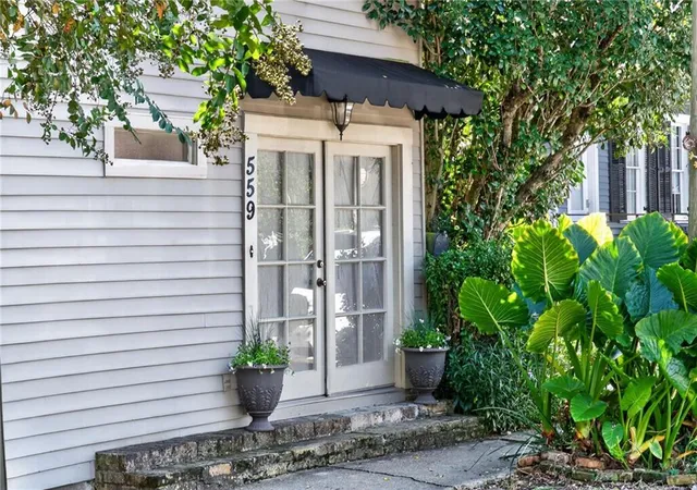Listing Photo 2 - Condo for sale in building located at 559 Octavia St, New Orleans, LA 70115 - Unit #559
