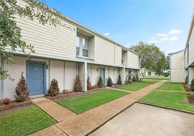 Condo for sale at 350 Atalin St #11C, Mandeville, LA 70448 | MLS# 2581642