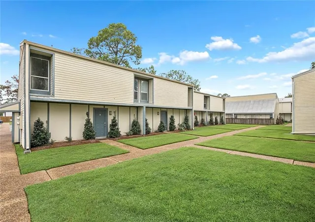 Photo 3 of Condo for sale at 350 Atalin St #11C, Mandeville, LA 70448 | MLS# 2581642 | Listing updated on 2026-10-19