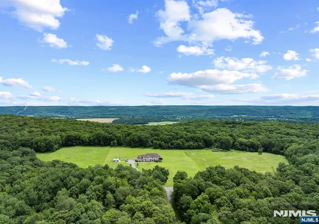 Photo 3 of Single family home for sale at 464 Mount Bethel Rd, Oxford, NJ 07863 | MLS# 25026198 | Listing updated on 2026-10-07