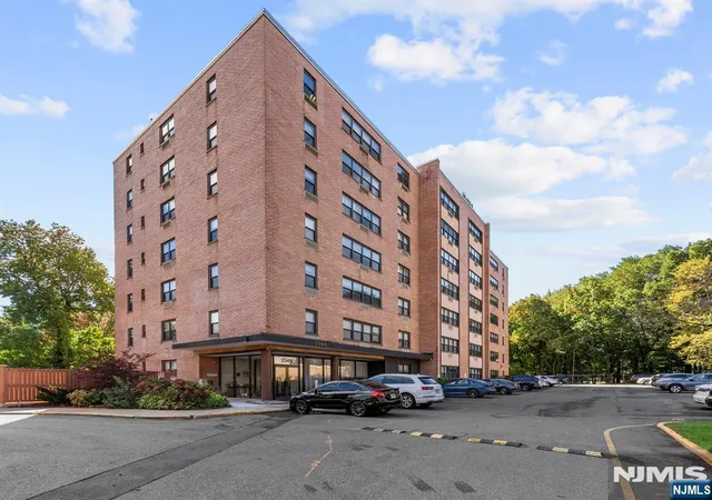 Photo 1 of Condo for sale at 2348 Linwood Ave #1K, Fort Lee, NJ 07024 | MLS# 26003628 | Listing updated on 2026-10-14