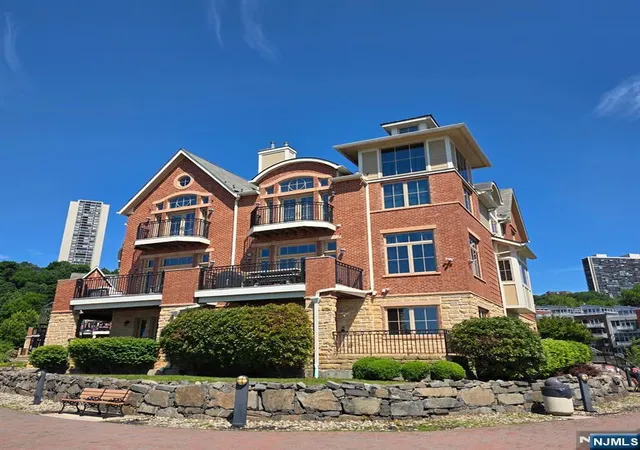 Photo 3 of Townhouse for sale at 25 Moorings Ln, Edgewater, NJ 07020 | MLS# 26007924 | Listing updated on 2026-09-18