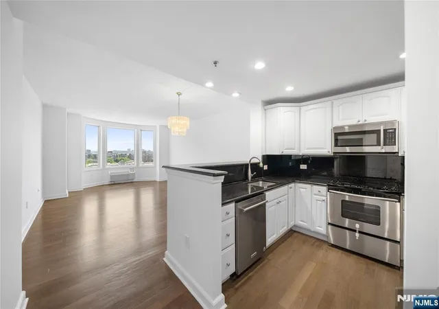 Photo 4 of Condo for sale at 6408 City Pl, Edgewater, NJ 07020 | MLS# 26011698 | Listing updated on 2026-10-06