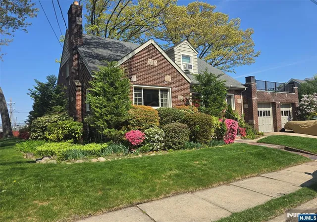 Photo 2 of Single family home for sale at 585 Monroe Pl, Ridgefield, NJ 07657 | MLS# 26014751 | Listing updated on 2026-09-15