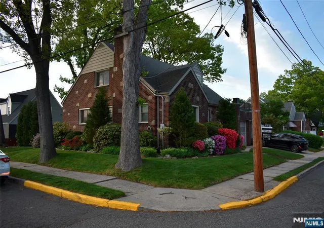 Photo 3 of Single family home for sale at 585 Monroe Pl, Ridgefield, NJ 07657 | MLS# 26014751 | Listing updated on 2026-09-15