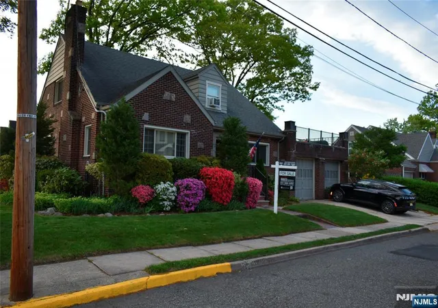 Photo 3 of Single family home for sale at 585 Monroe Pl, Ridgefield, NJ 07657 | MLS# 26014751 | Listing updated on 2026-09-15