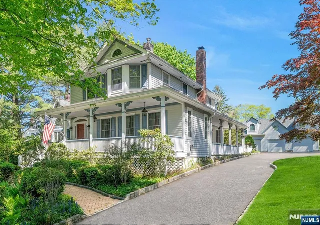 Photo 2 of Single family home for sale at 11 Lower Cross Rd, Saddle River, NJ 07458 | MLS# 26015653 | Listing updated on 2026-09-01
