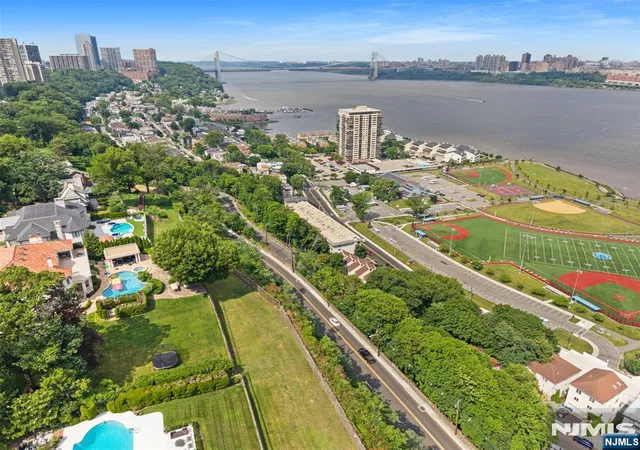 Listing Photo 1 - Condo for sale in building located at 1150 River Rd, Edgewater, NJ 07020 - Unit #4H