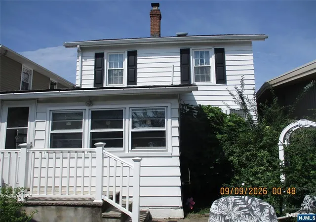 Photo 2 of Single family home for sale at 516 Willow Ave, Lyndhurst, NJ 07071 | MLS# 26016146 | Listing updated on 2026-09-17