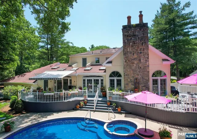 Photo 2 of Sale Pending at 306 Windham Ct, Wyckoff, NJ 07481 | MLS# 26016330 | Listing updated on 2026-10-13