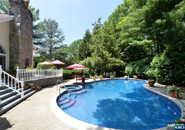 Photo 3 of Sale Pending at 306 Windham Ct, Wyckoff, NJ 07481 | MLS# 26016330 | Listing updated on 2026-10-13