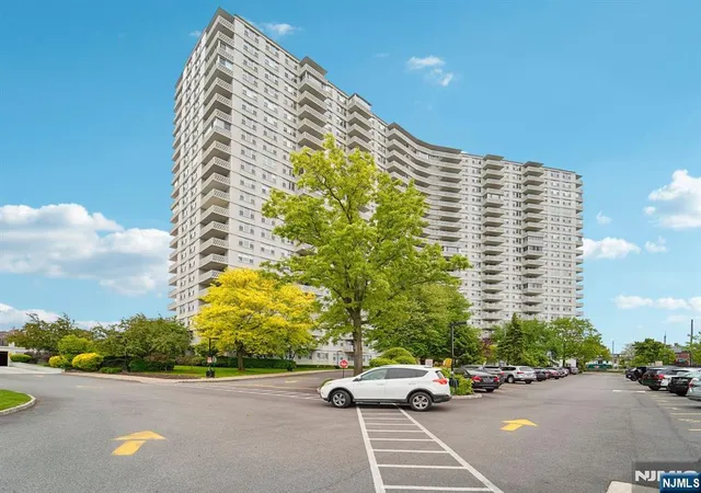 Photo 1 of Sale Pending at 2000 Linwood Ave #4P, Fort Lee, NJ 07024 | MLS# 26017418 | Listing updated on 2026-09-09