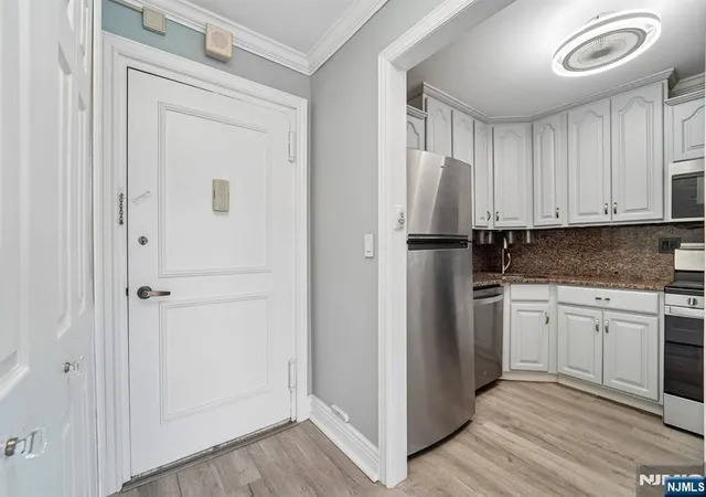 Photo 3 of Sale Pending at 2000 Linwood Ave #4P, Fort Lee, NJ 07024 | MLS# 26017418 | Listing updated on 2026-09-09