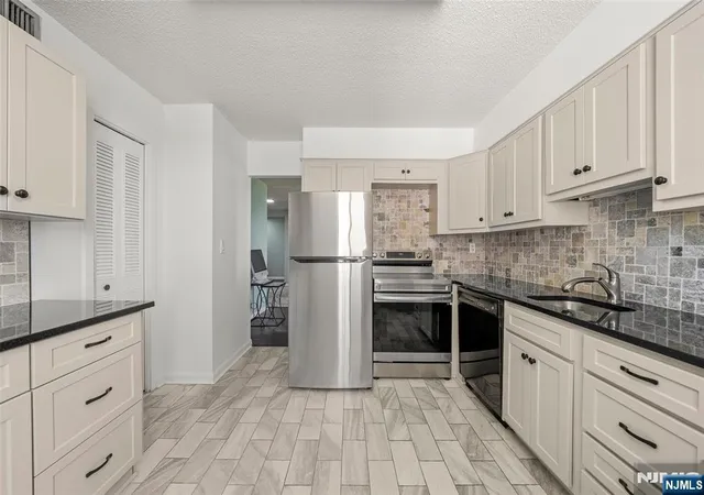 Photo 2 of Condo for sale at 160 Overlook Ave #2C, Hackensack, NJ 07601 | MLS# 26017807 | Listing updated on 2026-09-03