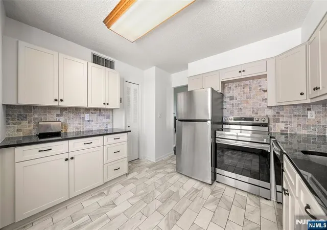 Photo 3 of Condo for sale at 160 Overlook Ave #2C, Hackensack, NJ 07601 | MLS# 26017807 | Listing updated on 2026-09-03