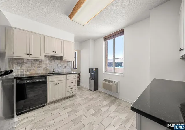 Photo 4 of Condo for sale at 160 Overlook Ave #2C, Hackensack, NJ 07601 | MLS# 26017807 | Listing updated on 2026-09-03