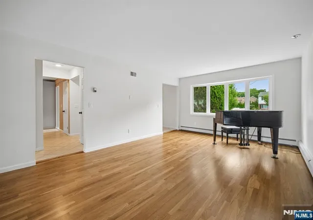 Photo 3 of Single family home for sale at 6 Aster Ct, Paramus, NJ 07652 | MLS# 26018136 | Listing updated on 2026-09-15
