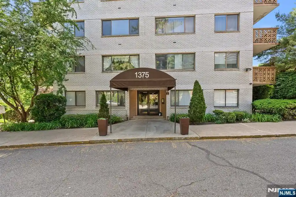 Listing Photo 1 - Condo for sale in 1375 River Rd located at 1375 River Rd, Edgewater, NJ 07020 - Unit #1E