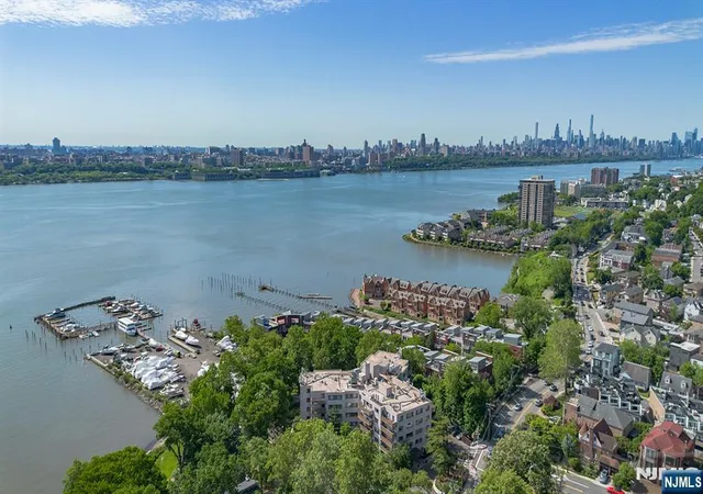 Photo 3 of House for sale at 1375 River Rd #1E, Edgewater, NJ 07020 | MLS# 26020202 | Listing updated on 2026-09-03