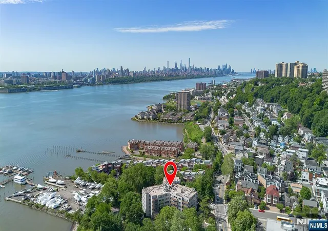 Photo 4 of House for sale at 1375 River Rd #1E, Edgewater, NJ 07020 | MLS# 26020202 | Listing updated on 2026-09-03