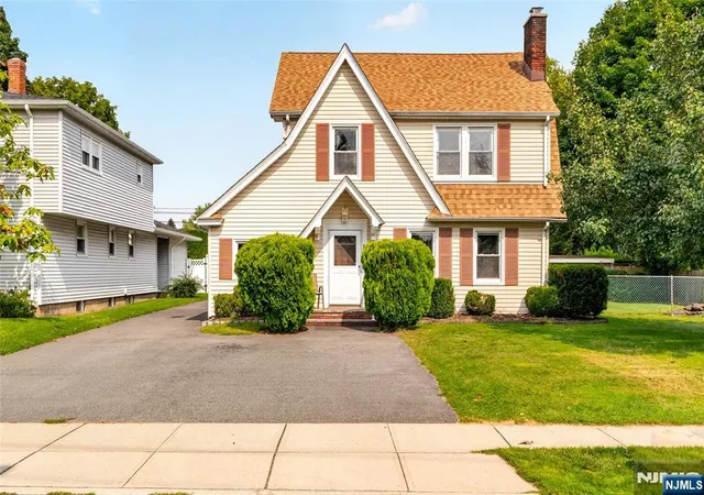 Photo 1 of Single family home for sale at 9 Long Ave, Mahwah, NJ 07430 | MLS# 26022329 | Listing updated on 2026-10-13