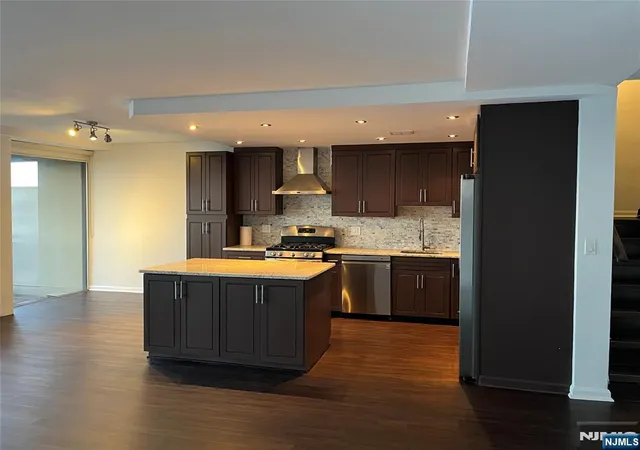 Photo 3 of Condo for sale at 4 Horizon Rd #1207, Fort Lee, NJ 07024 | MLS# 26022342 | Listing updated on 2026-10-01