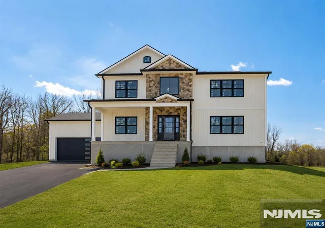 Photo 1 of Single family home for sale at 9 Emerald Dr, Hamburg, NJ 07419 | MLS# 26023080 | Listing updated on 2026-10-13