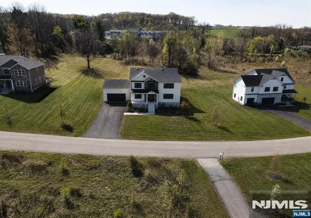 Photo 35 of Single family home for sale at 9 Emerald Dr, Hamburg, NJ 07419 | MLS# 26023080 | Listing updated on 2026-10-13